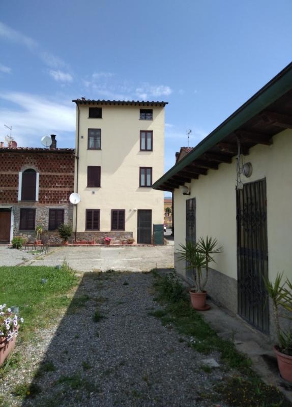 Half-vrijstaande woning in Capannori