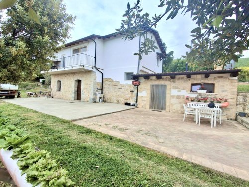 Huis op het platteland in Tavenna
