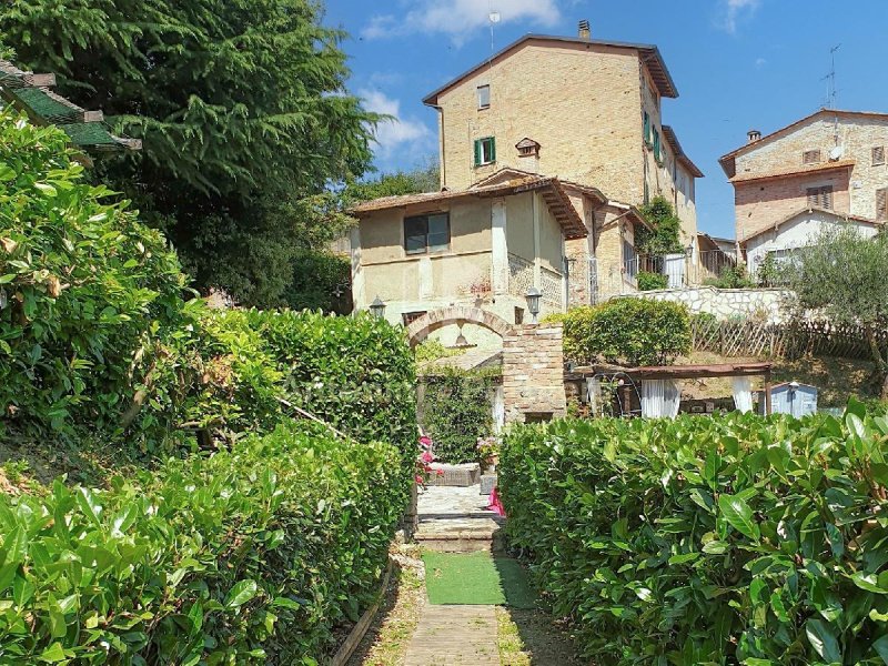 Hus från källare till tak i Marsciano