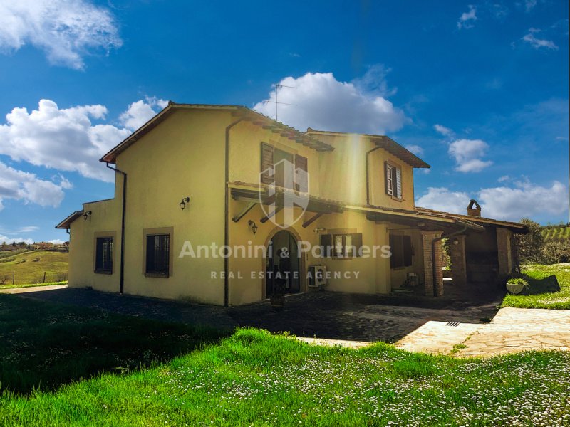 Farmhouse in Todi