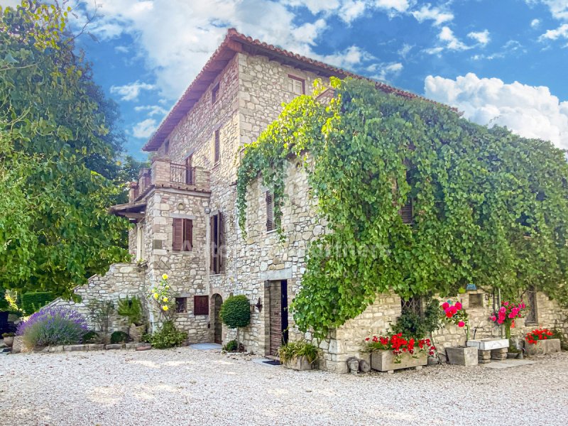 Klein huisje op het platteland in Todi