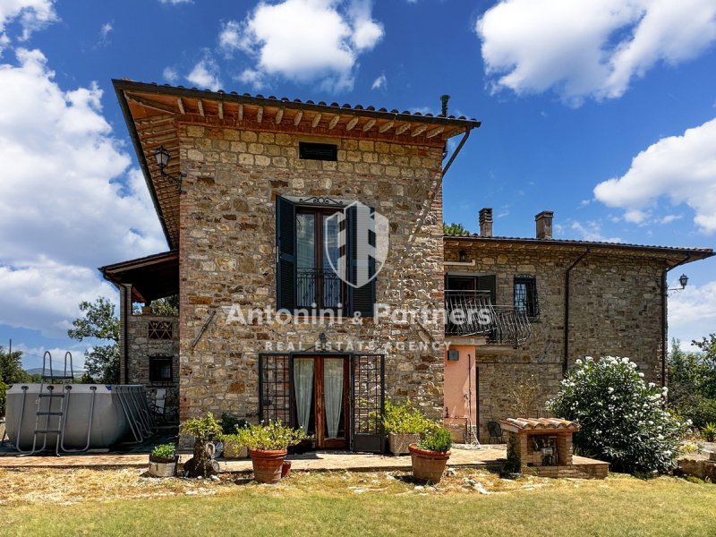 Farmhouse in Todi