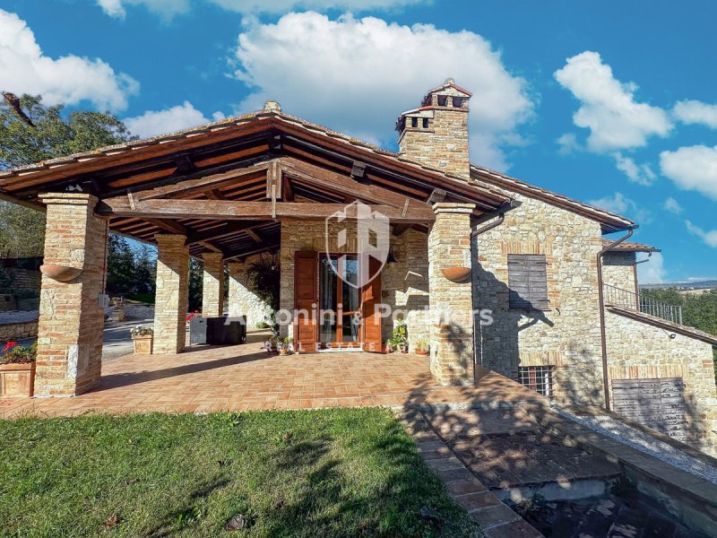 Farmhouse in Todi
