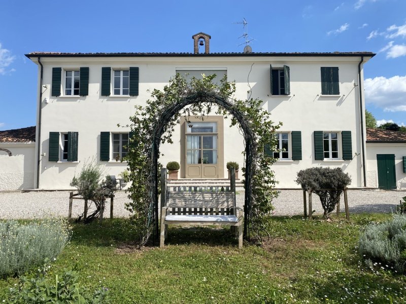 Country house in Marmirolo