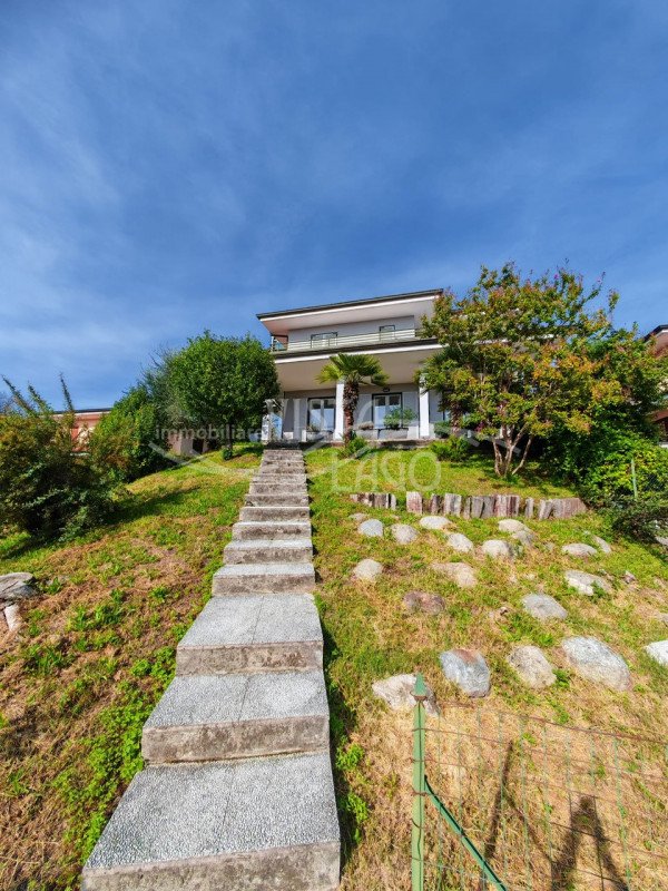 Villa i Montano Lucino