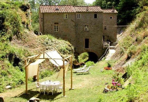 Klein huisje op het platteland in Capannori