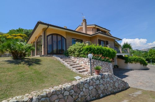 Villa in Acquaviva Picena