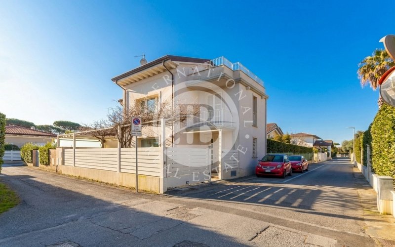 Villa in Forte dei Marmi