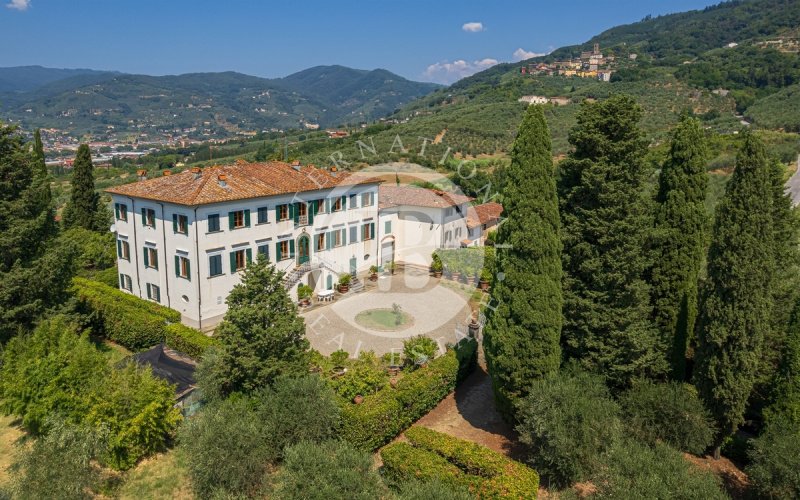 Villa en Uzzano