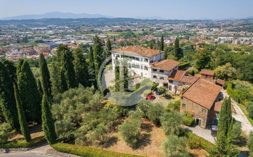 Villa en Uzzano