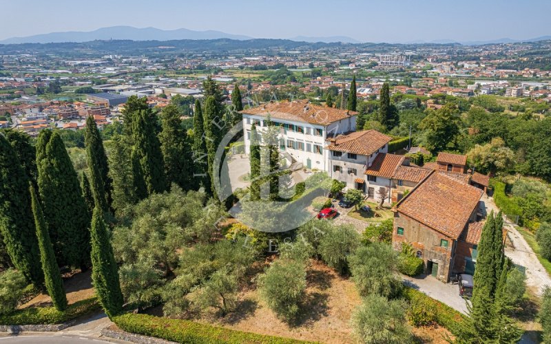Villa en Uzzano