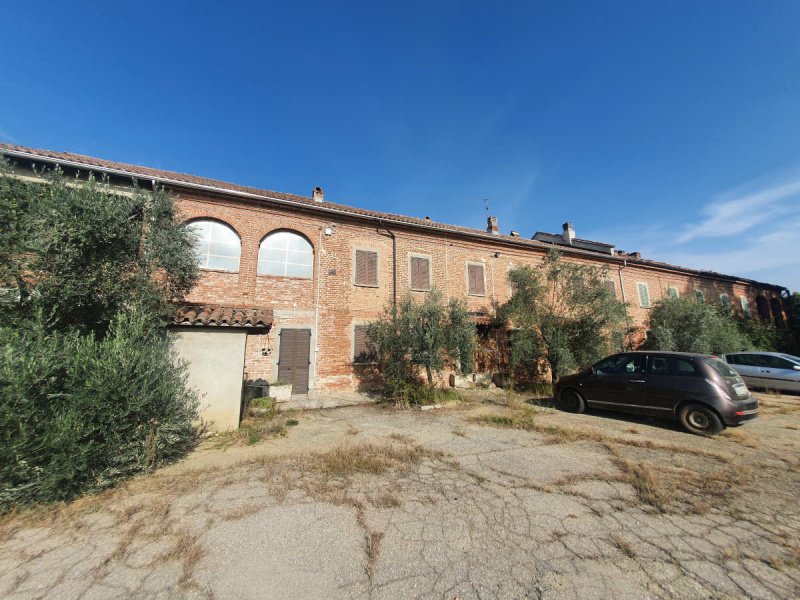 Country house in Incisa Scapaccino