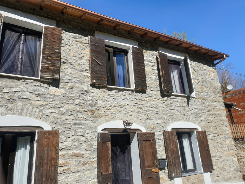 Half-vrijstaande woning in Molini di Triora