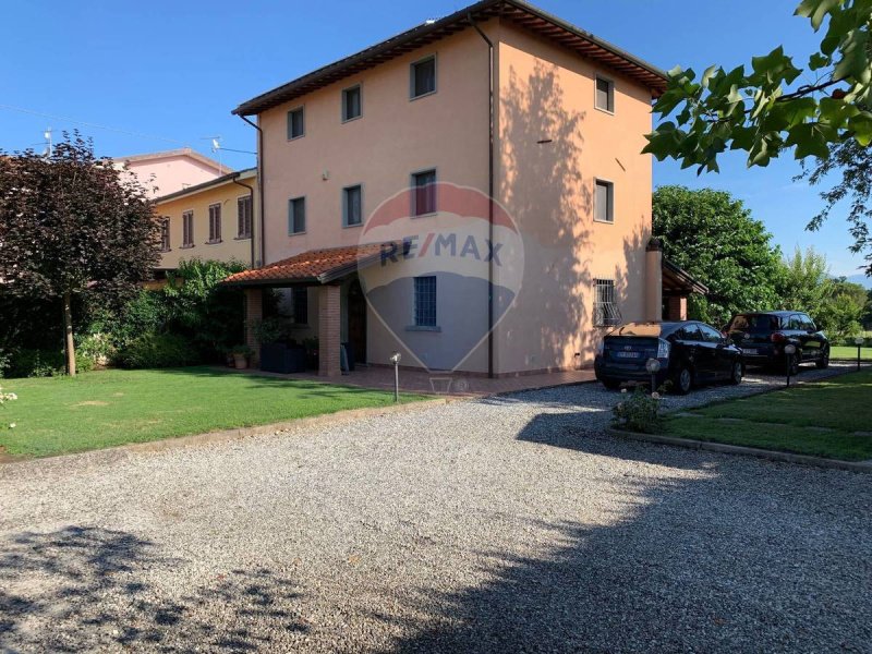 Half-vrijstaande woning in Castelfranco di Sotto