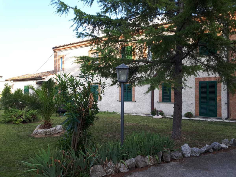 Country house in Acquaviva Picena