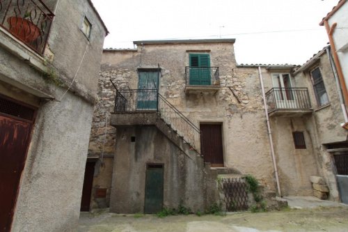 Semi-detached house in Bisacquino