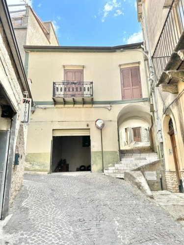 Detached house in Bisacquino