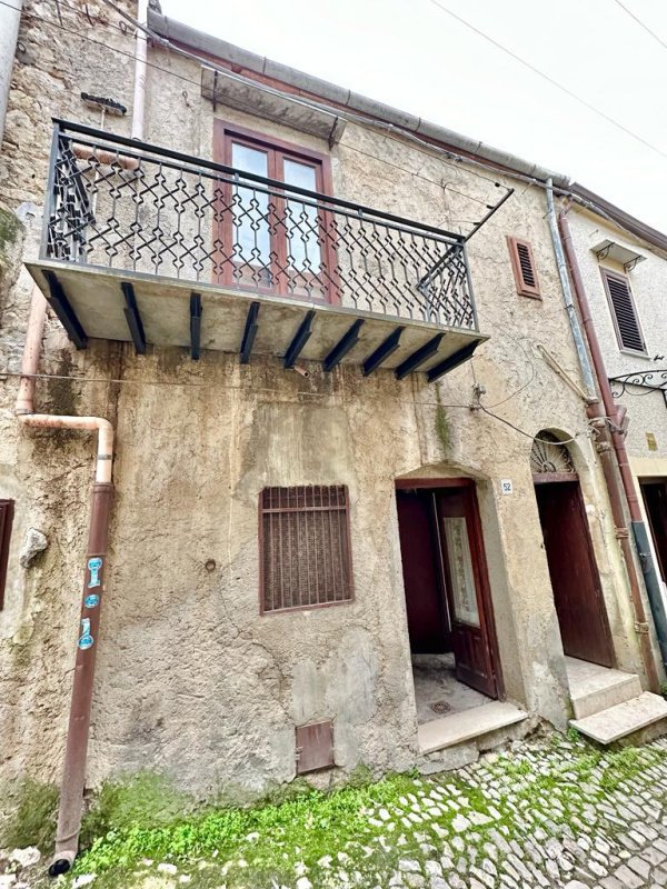 Detached house in Palazzo Adriano