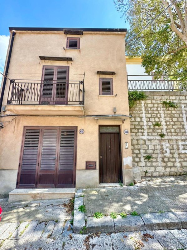 Vrijstaande woning in Palazzo Adriano