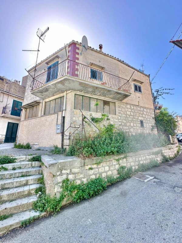 Detached house in Chiusa Sclafani