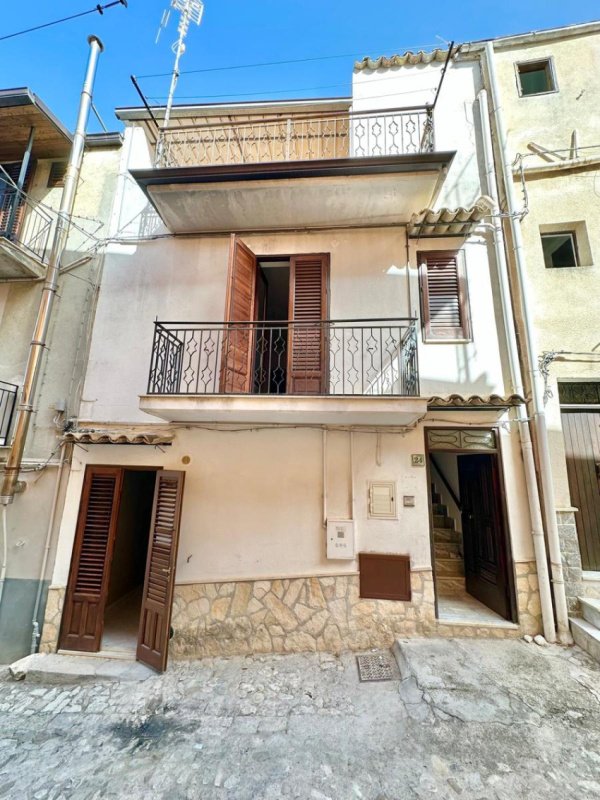 Detached house in Chiusa Sclafani