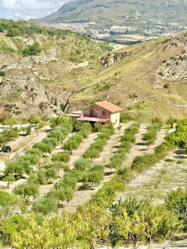 Casa di campagna a Chiusa Sclafani