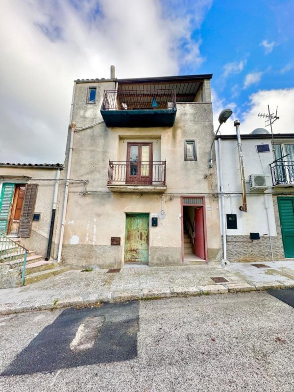 Detached house in Chiusa Sclafani