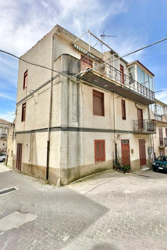 Detached house in Chiusa Sclafani