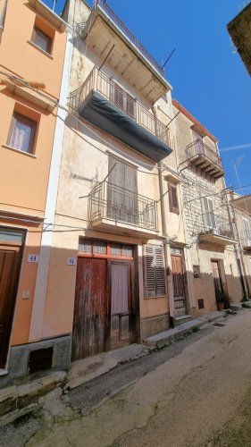 Vrijstaande woning in Bisacquino