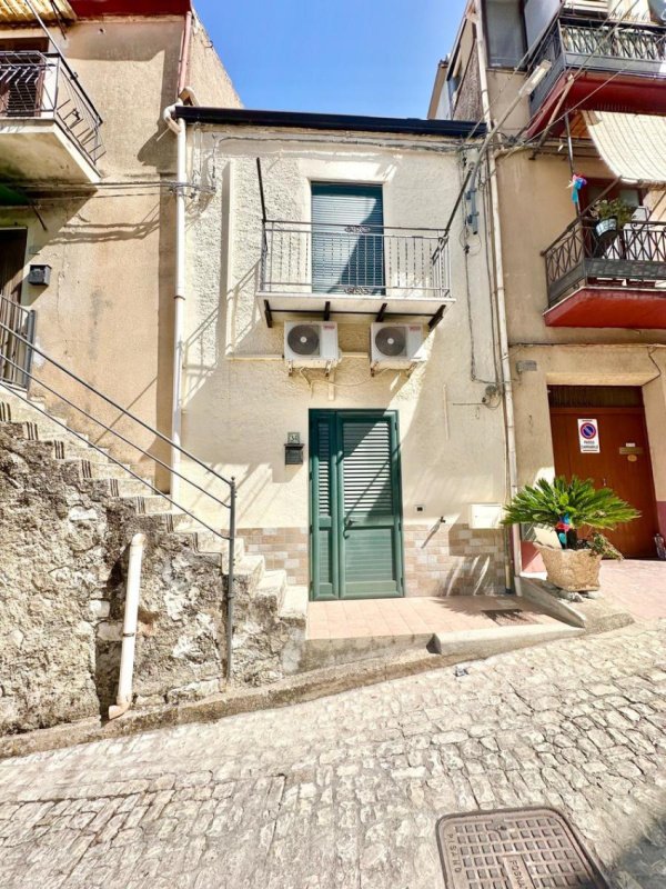 丘萨斯克拉法尼独栋房屋