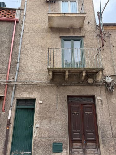 Vrijstaande woning in Bisacquino