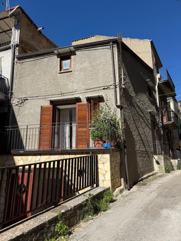 Casa indipendente a Bisacquino