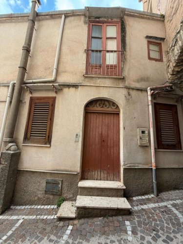Detached house in Bisacquino