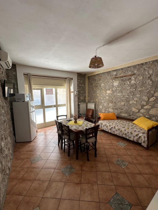 Casa independente em Palazzo Adriano