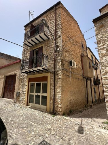 Casa independente em Palazzo Adriano