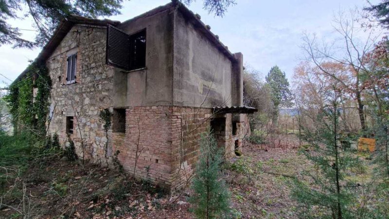 Klein huisje op het platteland in Todi