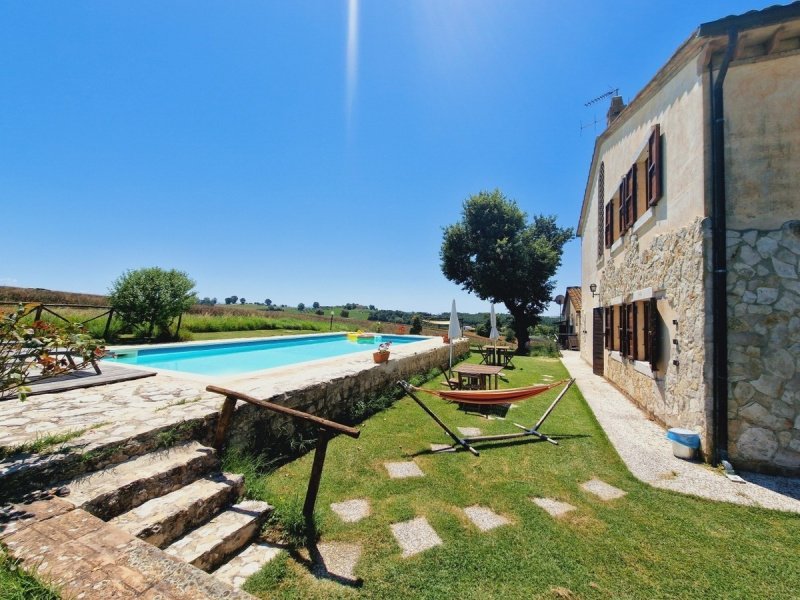 Farmhouse in Avigliano Umbro