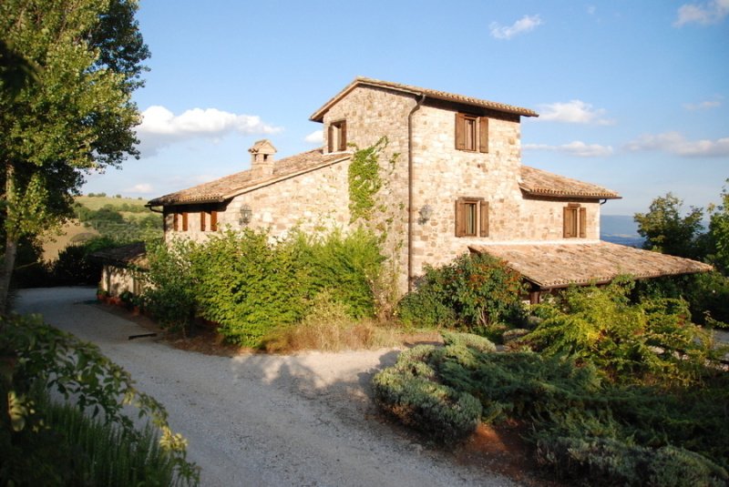 Farmhouse in Todi