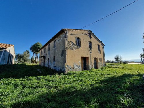 Farmhouse in Amelia