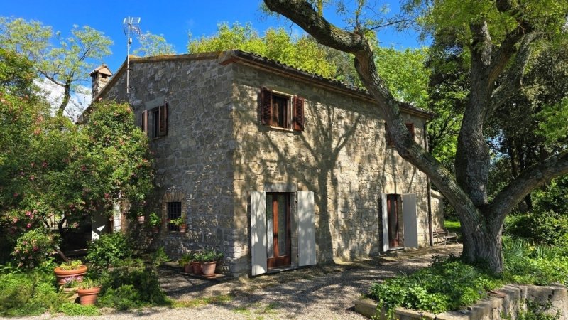 Klein huisje op het platteland in Baschi