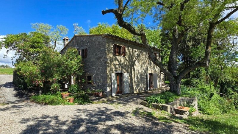 Klein huisje op het platteland in Baschi