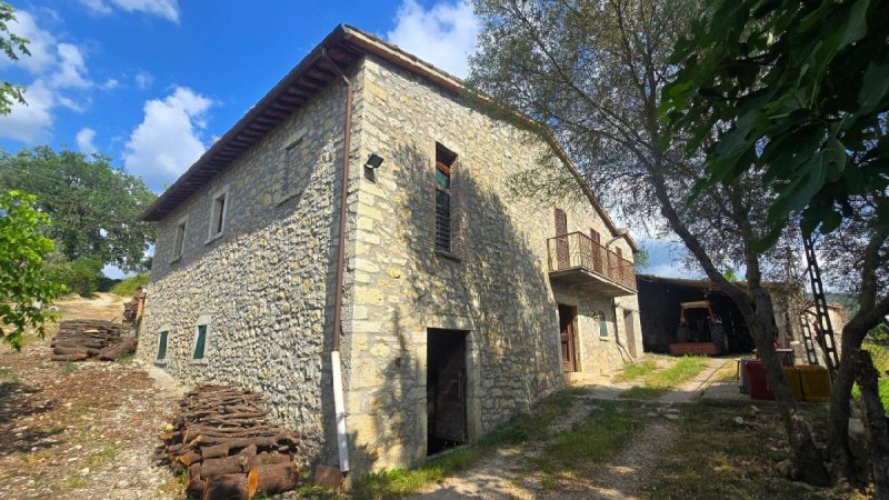 Klein huisje op het platteland in Baschi