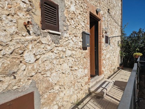 Half-vrijstaande woning in Lugnano in Teverina