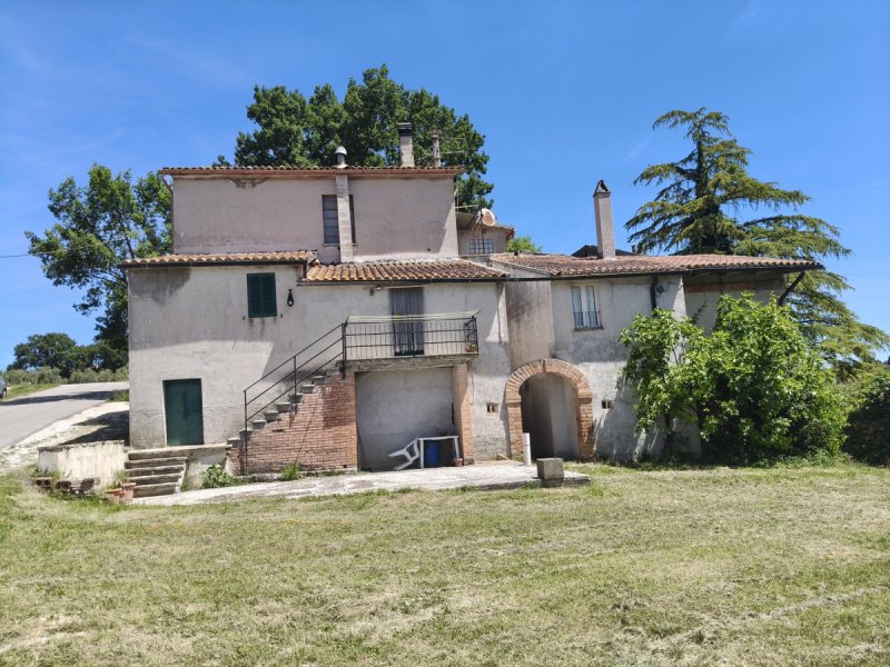 Casa geminada em Avigliano Umbro