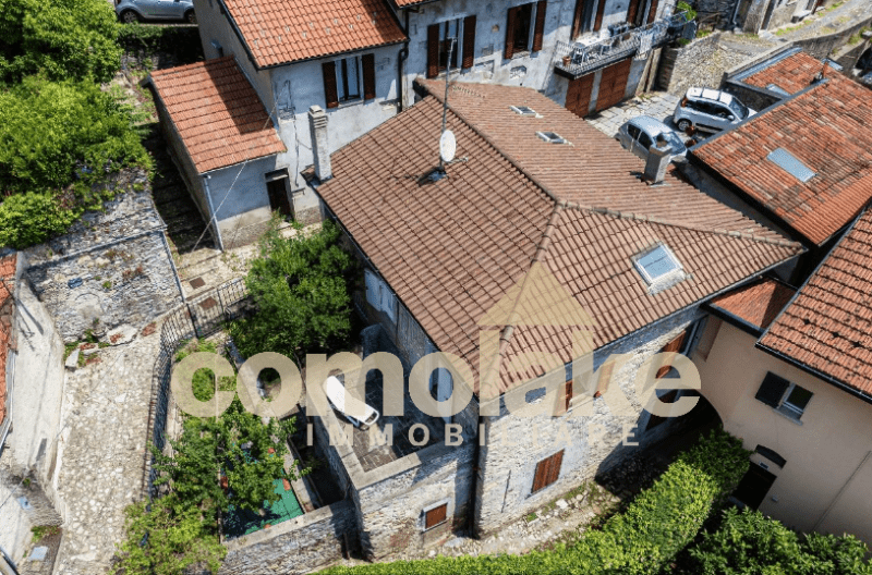 Semi-detached house in Cernobbio