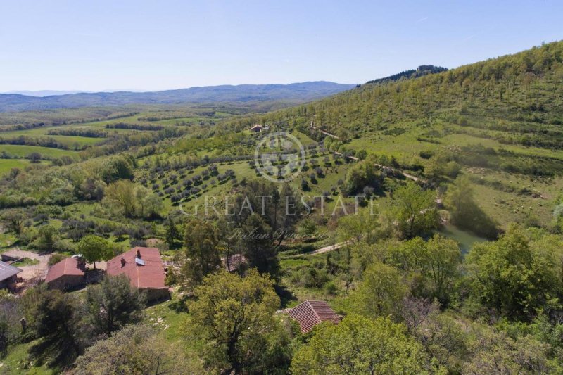 Klein huisje op het platteland in Montegabbione