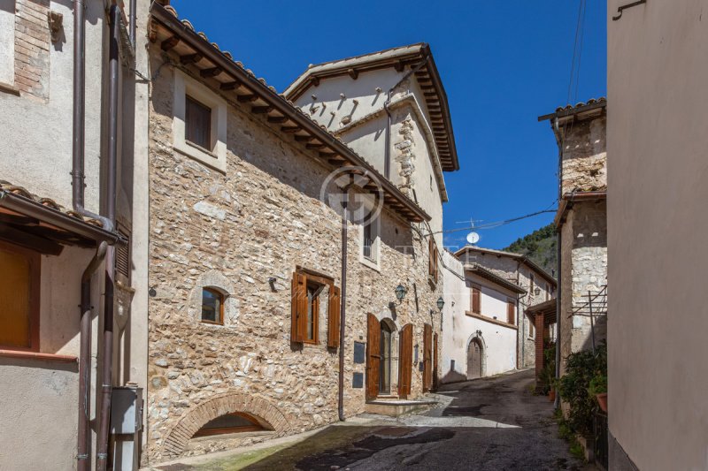 Klein huisje op het platteland in Spoleto