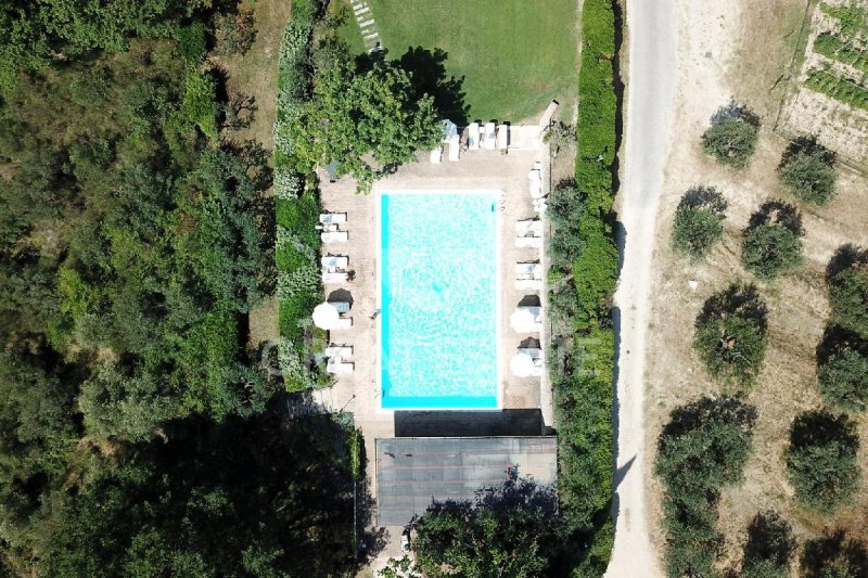 Klein huisje op het platteland in Assisi