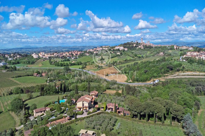 Klein huisje op het platteland in San Gimignano