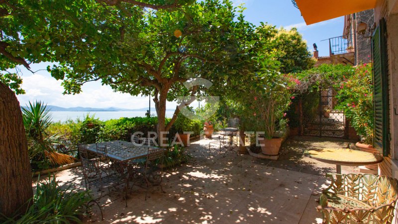 Historic apartment in Passignano sul Trasimeno